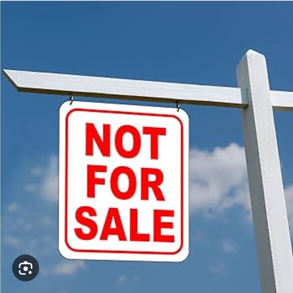 ❌SOLD ❌Do not buy. FENDI Black and Olive compact Wallet. VGUC❗️